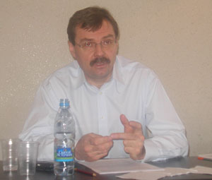 О «политических кодах» Востока и Запада рассказывает ведущий научный сотрудник Института Дальнего Востока РАН А.В. Виноградов