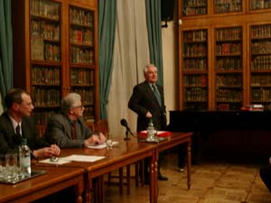 Оценку труду коллектива авторов "Системной истории международных отношений" дает первый проректор МГИМО МИД РФ Иван Тюлин