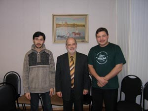 Слушатели Д. Н. Усманов ( Душанбе, Таджикистан), Ф.Н. Салимов ( Душанбе,
Таджикистан) и профессор В.В. Наумкин