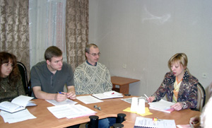 А.Д.Богатуров ведет сессию презентаций слушателей ЗИМО-2007. Докладчик
- Каролина Унгуряну (факультет международных отношений Молдавского государственного
университета)